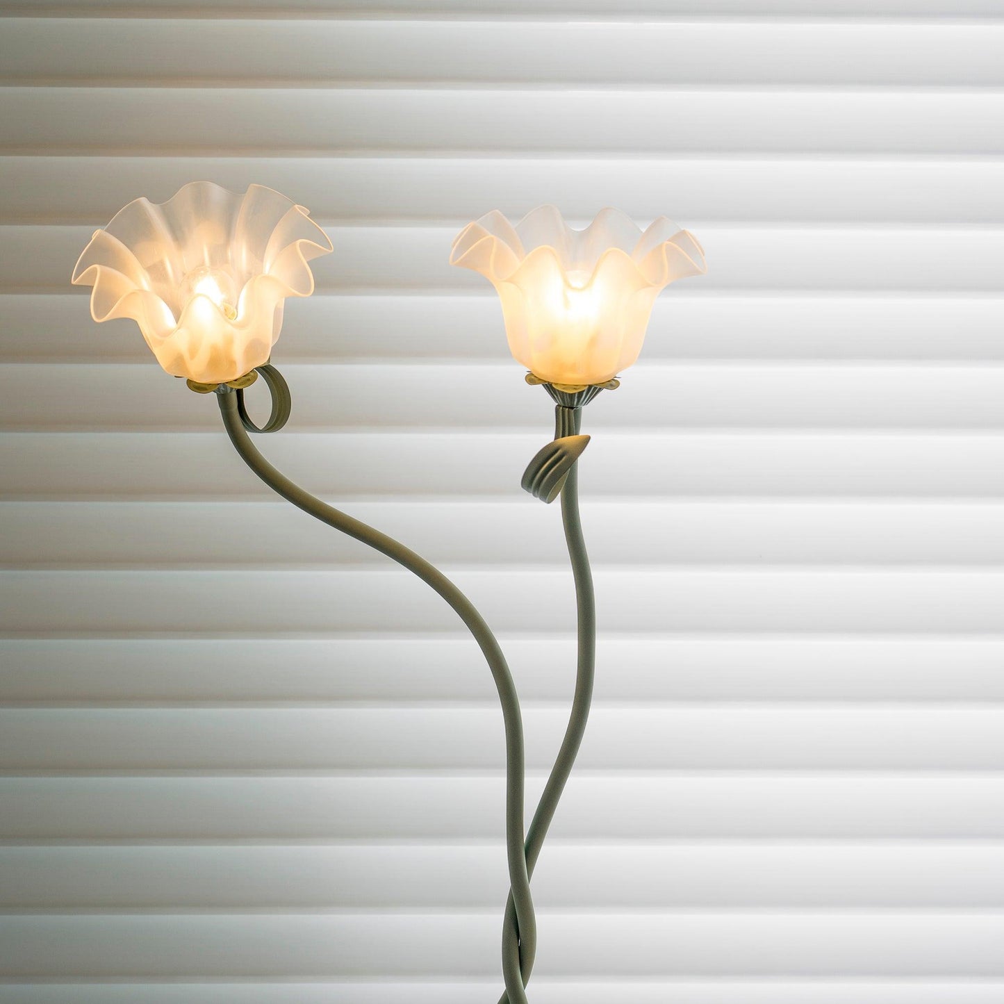 Lampa Stojąca Do Salonu | Kwiatowy Kształt